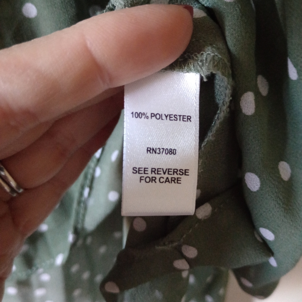 Green Polka Dot Pleated Blouse Size Medium - Picture 14 of 15